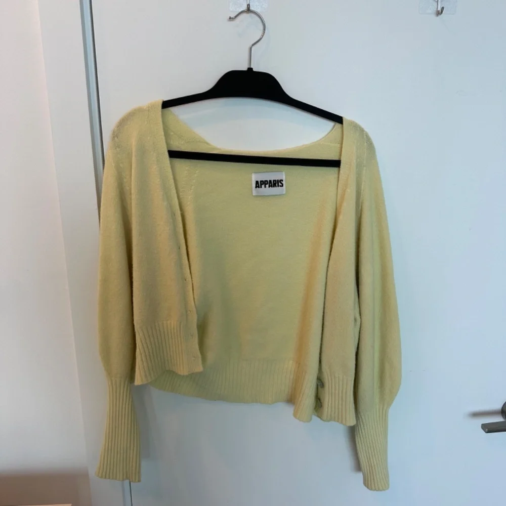 APPARIS Light Yellow Sweater – Size M - Picture 7 of 7